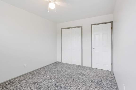 Carpeted Bedroom at Stratford Plaza South, Denver, 80226