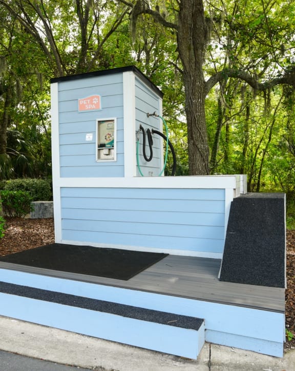 Outdoor Pet Wash at Ocean Park Apartments in Jacksonville. FL