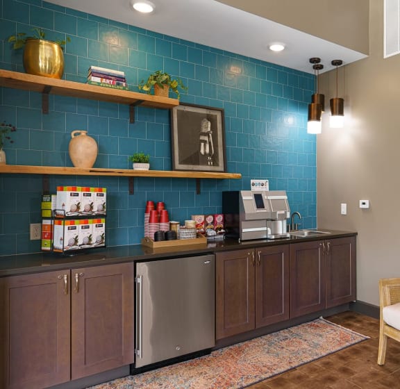 a lobby with a coffee bar at Adelphi Quarter, Columbus, 43203