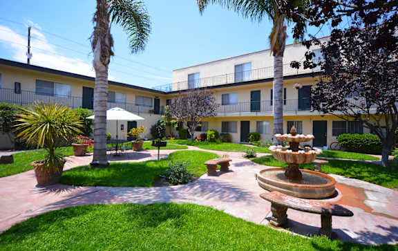 Ocean View Townhomes pool area table