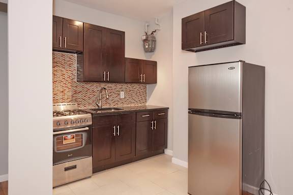 1704 Morris Ave kitchen