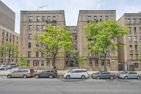 1685 Morris Ave exterior