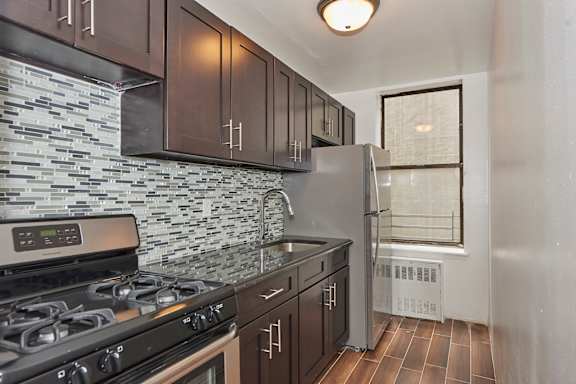 1511 Sheridan kitchen