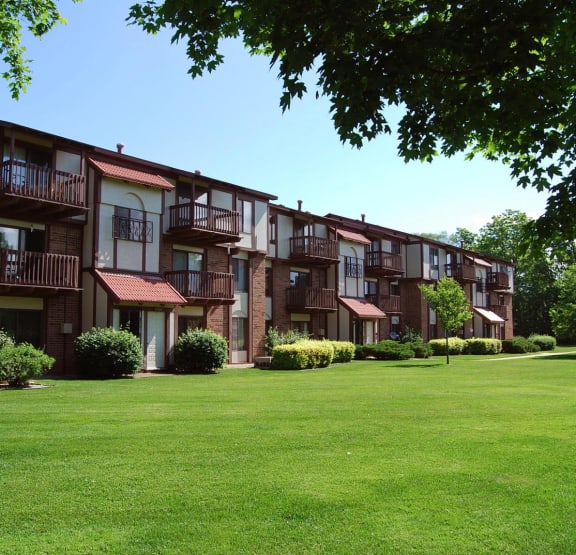 Maintained Lawns at Madeira Apartments, Kalamazoo, MI, 49001