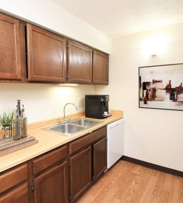 apartment kitchen with appliances at Ridge Oaks