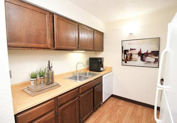 apartment kitchen with appliances at Ridge Oaks