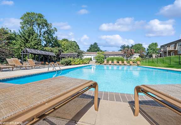 pool at apartment community in Fort Mitchell, KY