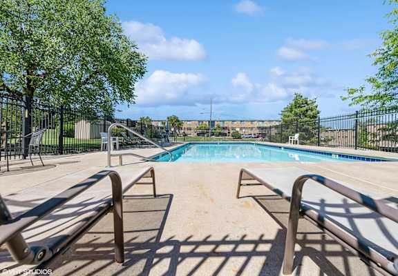 swimming pool at apartments in Cincinnati, OH