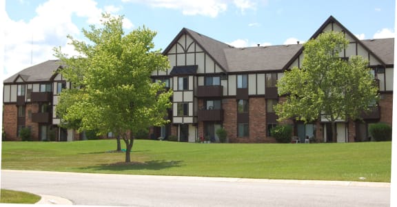 Elegant Exterior View at West Wind Apartments, Fort Wayne, IN