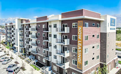 the building where the hotel is located