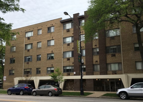 6825 Sheridan Rd Exterior