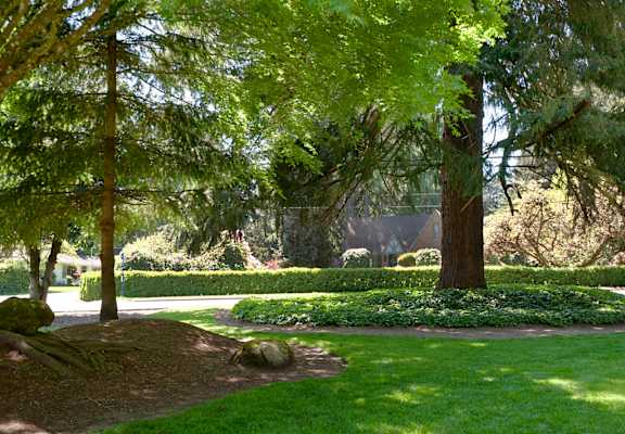 Riverside Villa landscaping