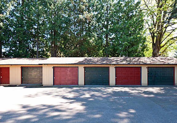 Riverside Villa garages