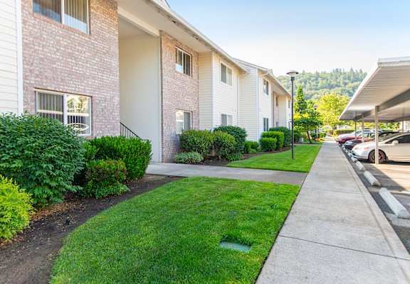 Vista Highlands Exterior Walkway