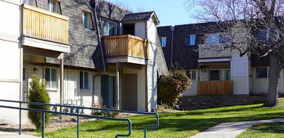 A row of apartment buildings with a walkway in front. at Mountain Terrace Apartments , Westminster, 80031