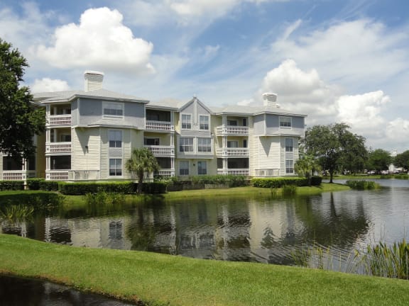 Exterior view lake side at Bridgewater Apartments ,St. Petersburg,33716