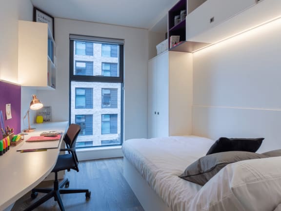 Spring Mews, London - En Suite, 1