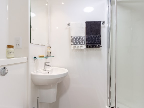 Dun Holm House, Durham - Gold En Suite Bathroom, 1