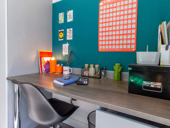 The Gate, Sheffield, En suite room workspace