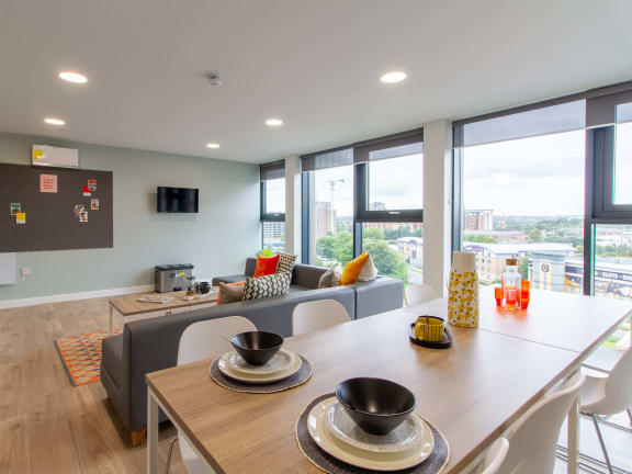 The Refinery, Leeds - Shared Kitchen and Living 2
