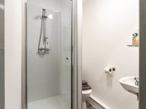 Truro Sheffield, Sheffield - Premium En Suite 3