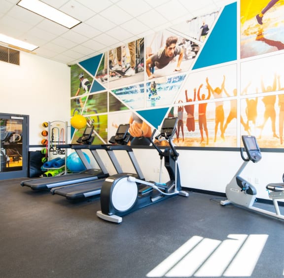 fitness center at Discovery Heights Apartments in Issaquah, WA 98209