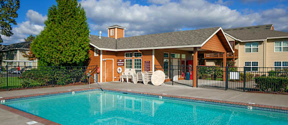 SuzannPlaza_Flash_Pool