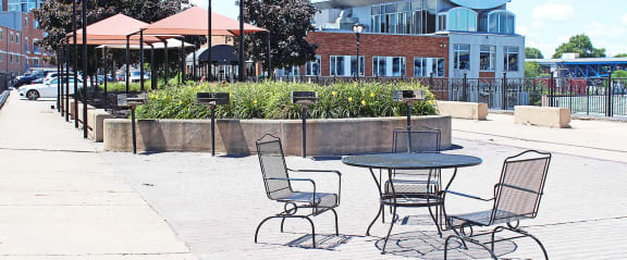 Picnic And Bbq Area at Stonebridge Waterfront, Cleveland, OH