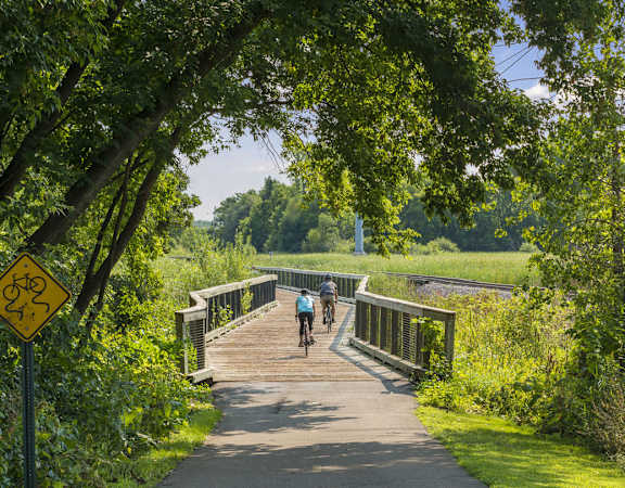 Medicine Lake Apartments in Plymouth, MN Walking Trails