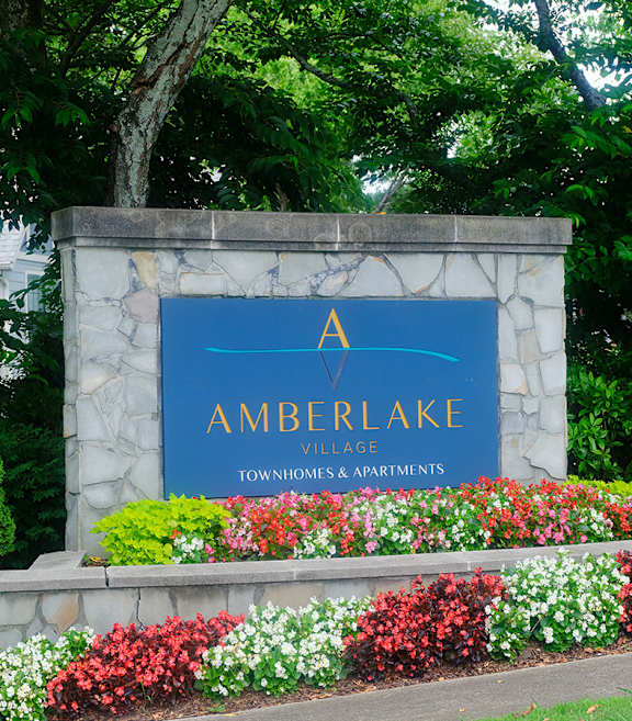 the sign at the entrance of the park entrance