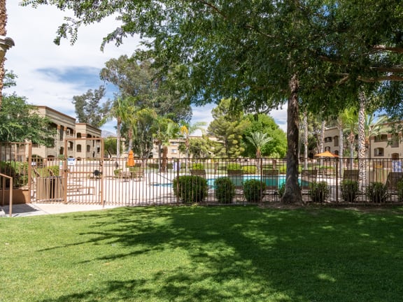 Catalina Canyon green landscapes that surround the apartments.