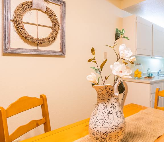 Catalina Canyon kitchen with dining table.