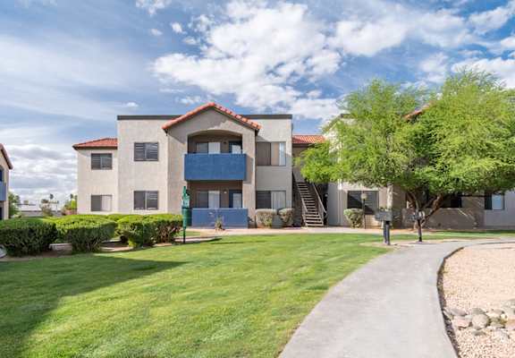 cantera outside view with lush landscape