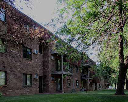 Sunrise Courts Entrance