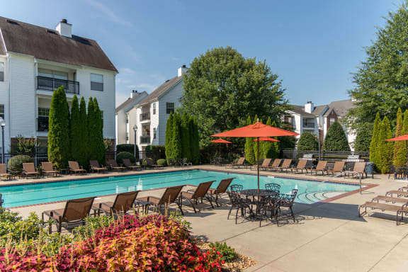 Swift Creek Commons Apartments - Poolside sundeck