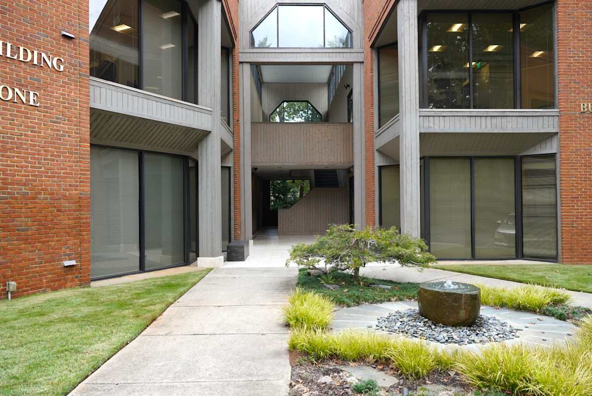 1010 Huntcliff exterior photo - Atlanta, GA