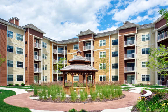 Courtyard at Skye at Arbor Lakes Apartments, Maple Grove, 34105