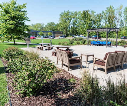 Picnic area at Shorview Grand new apartments in Shoreview