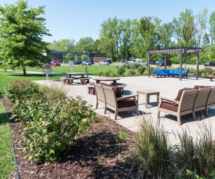 Picnic area at Shorview Grand new apartments in Shoreview