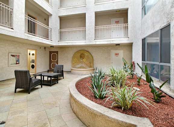 a courtyard with a table and chairs and a fountain
