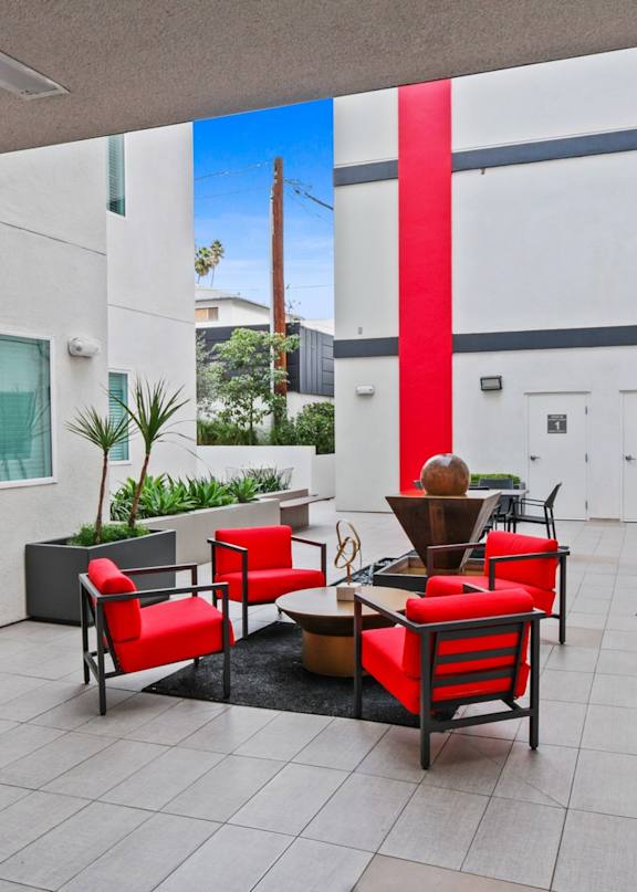 Outdoor Lounge at Vues on Gordon, Los Angeles California