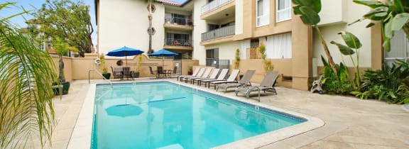 the swimming pool at the inn at the crossings