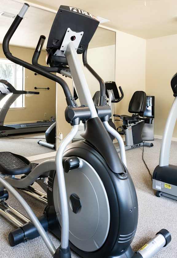 the gym at the resort at longboat key club at Summit Ridge Apartments, Temple, TX, 76502