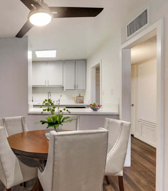 dining area and a ceiling fan at Meridian Apartments, Los Angeles
