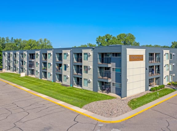 1 & 2 bedroom apartmentsat Hillsborough Apartments, Roseville, MN, 55113