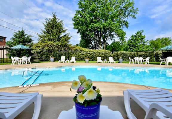 Swimming Pool with Lounge Chairs at River Run Apartments, Integrity Realty LLC, in OH, 44485