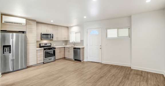 a view of a room with a 360 view of the walls and floors