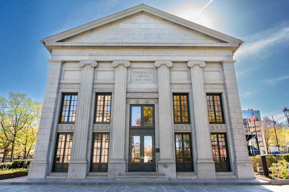 A building with a white facade and columns on the front.