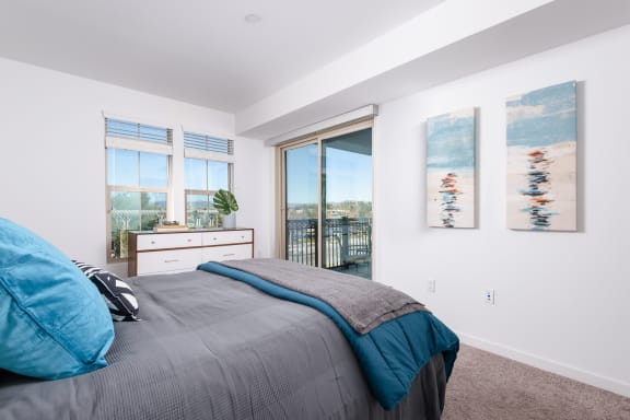 Window treatments include horizontal blinds and roller shades