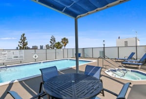 Poolside Dining Table at Rochester Apartments, Los Angeles, CA, 90024